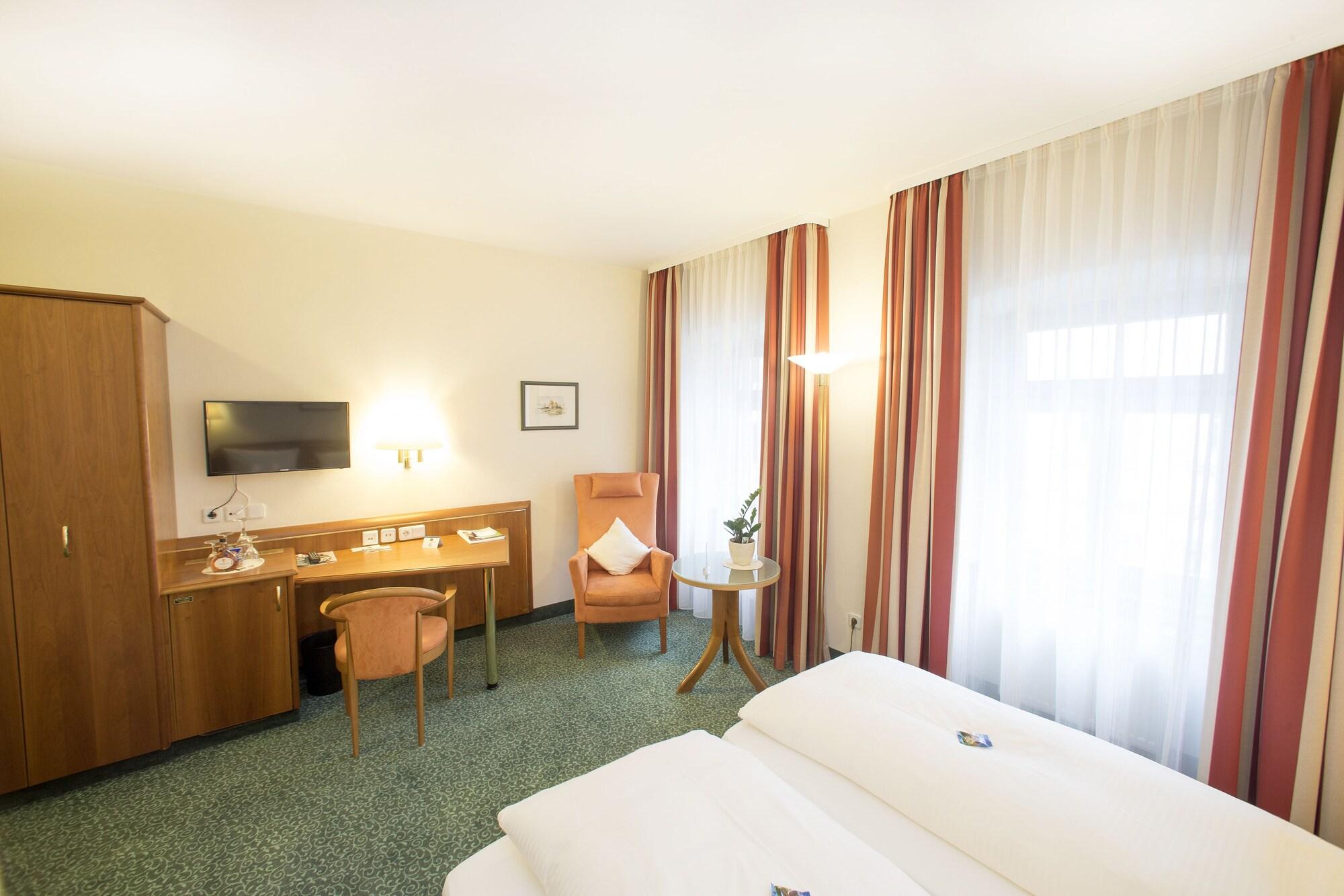Hotel Weisses Lamm ファイツヘーヒハイム エクステリア 写真