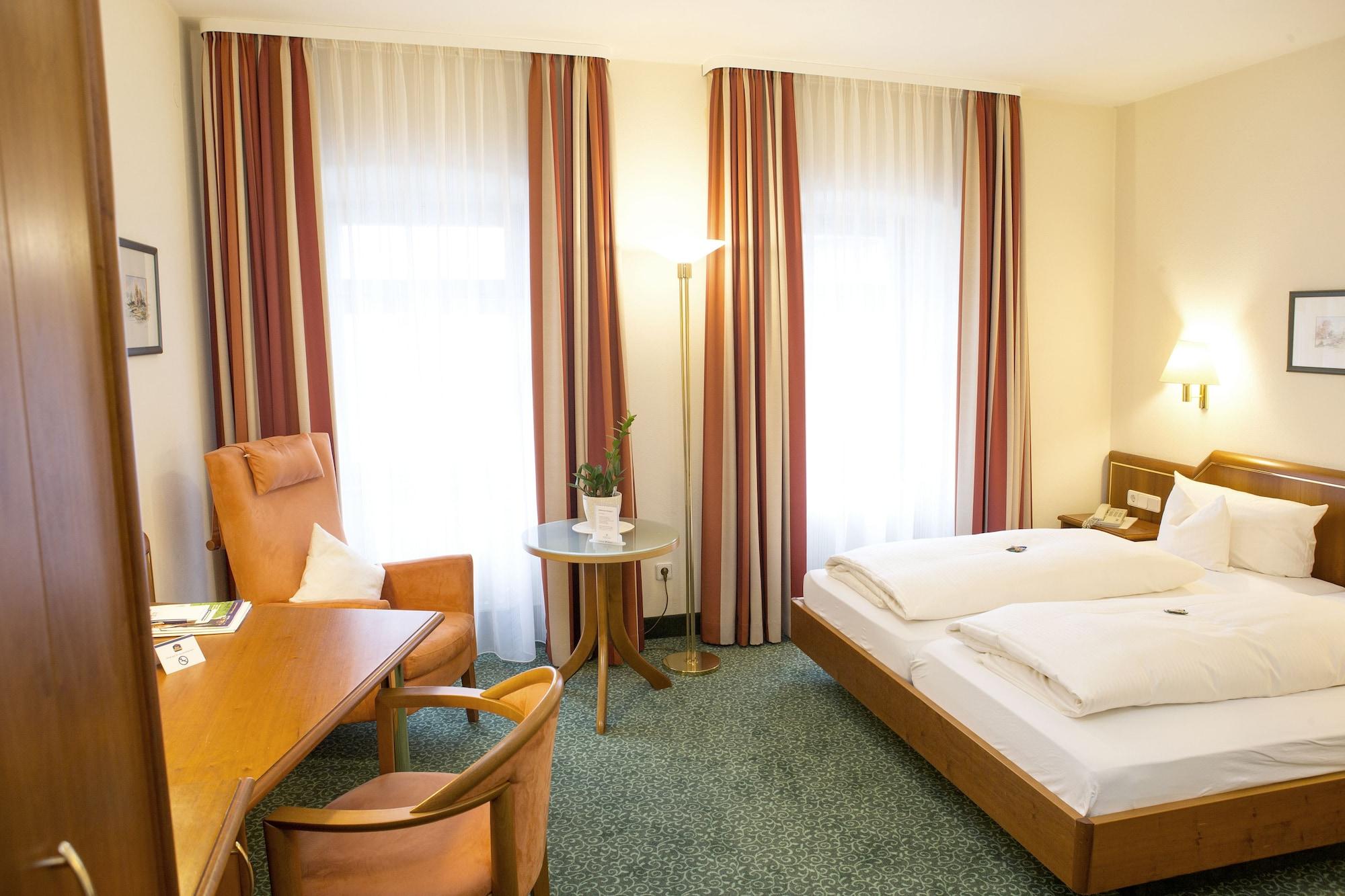 Hotel Weisses Lamm ファイツヘーヒハイム エクステリア 写真