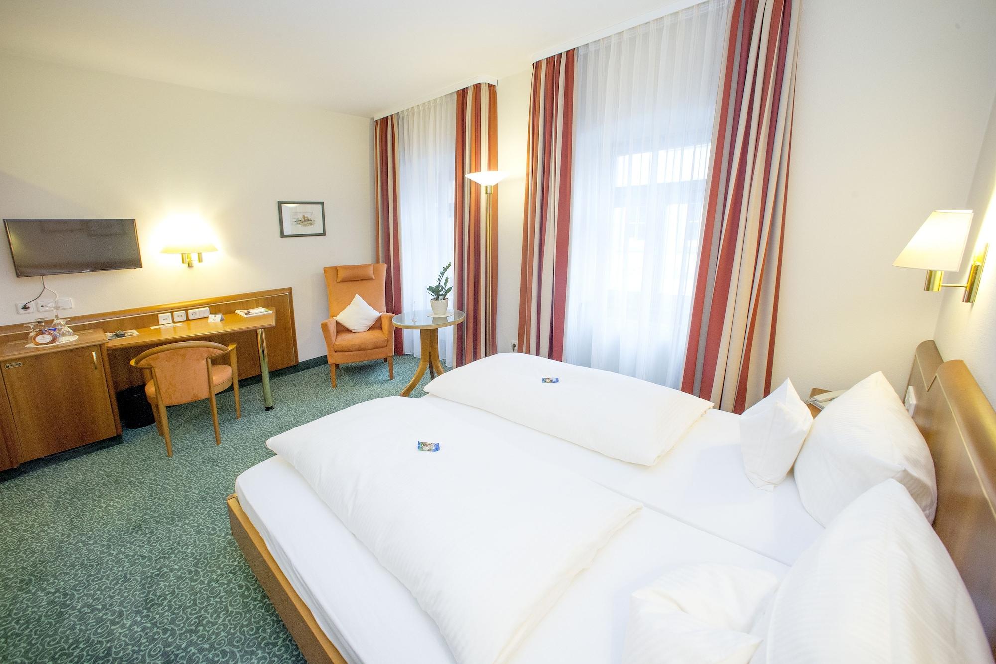 Hotel Weisses Lamm ファイツヘーヒハイム エクステリア 写真
