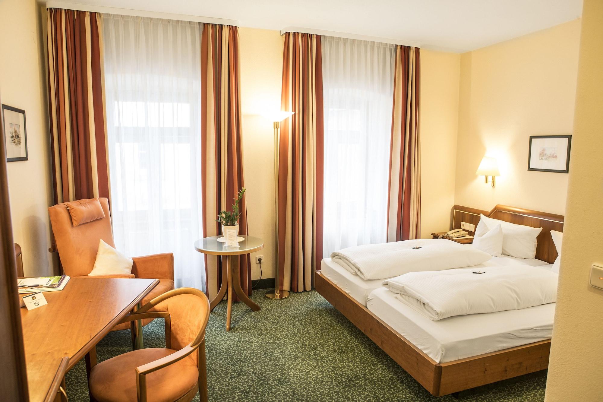 Hotel Weisses Lamm ファイツヘーヒハイム エクステリア 写真