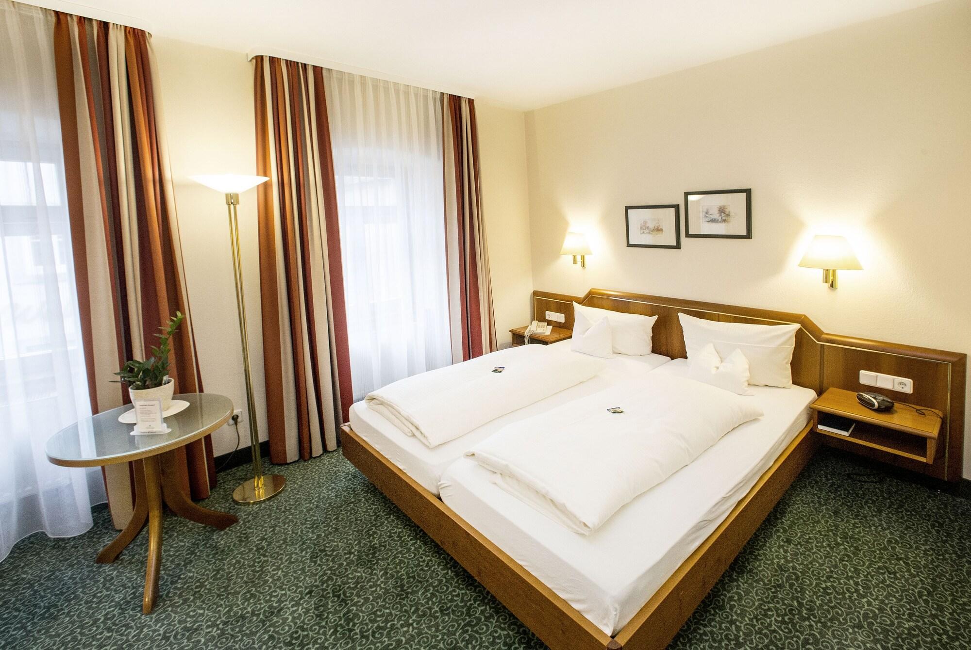 Hotel Weisses Lamm ファイツヘーヒハイム エクステリア 写真