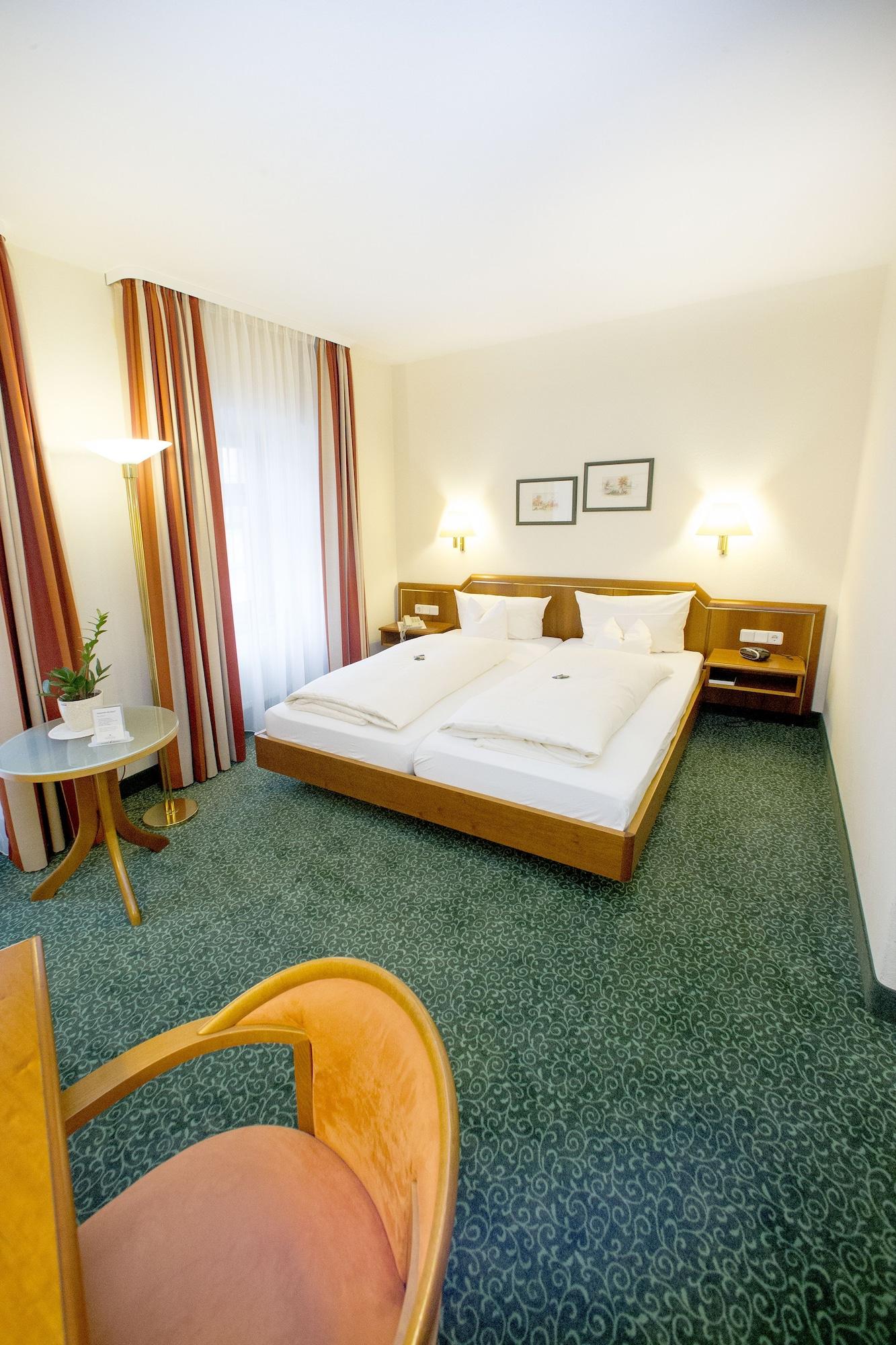 Hotel Weisses Lamm ファイツヘーヒハイム エクステリア 写真