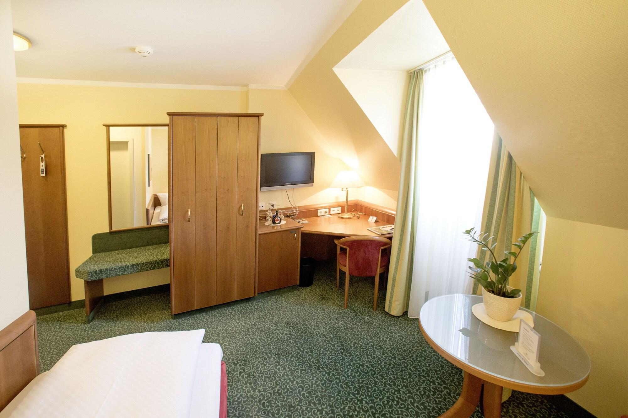 Hotel Weisses Lamm ファイツヘーヒハイム エクステリア 写真