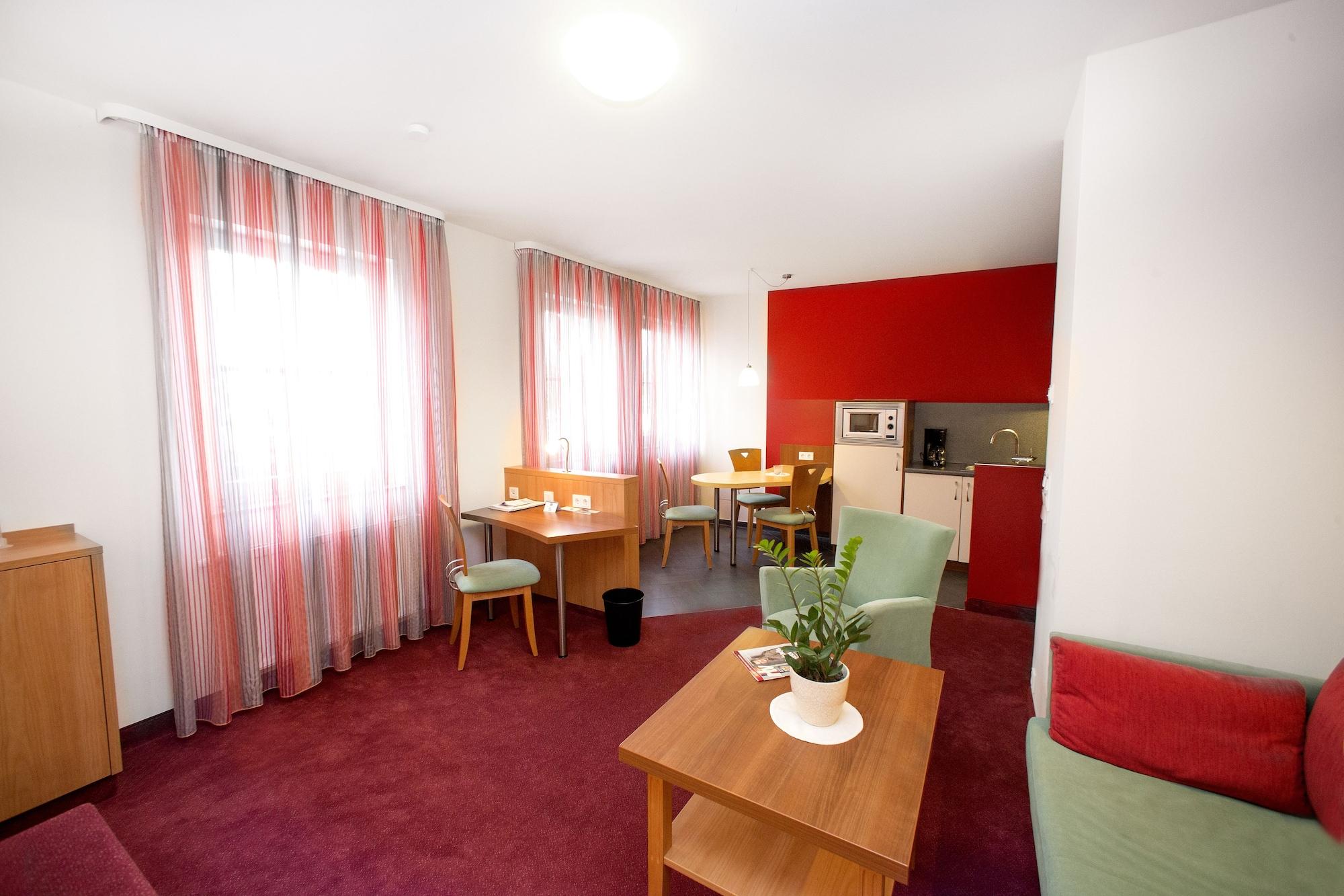 Hotel Weisses Lamm ファイツヘーヒハイム エクステリア 写真