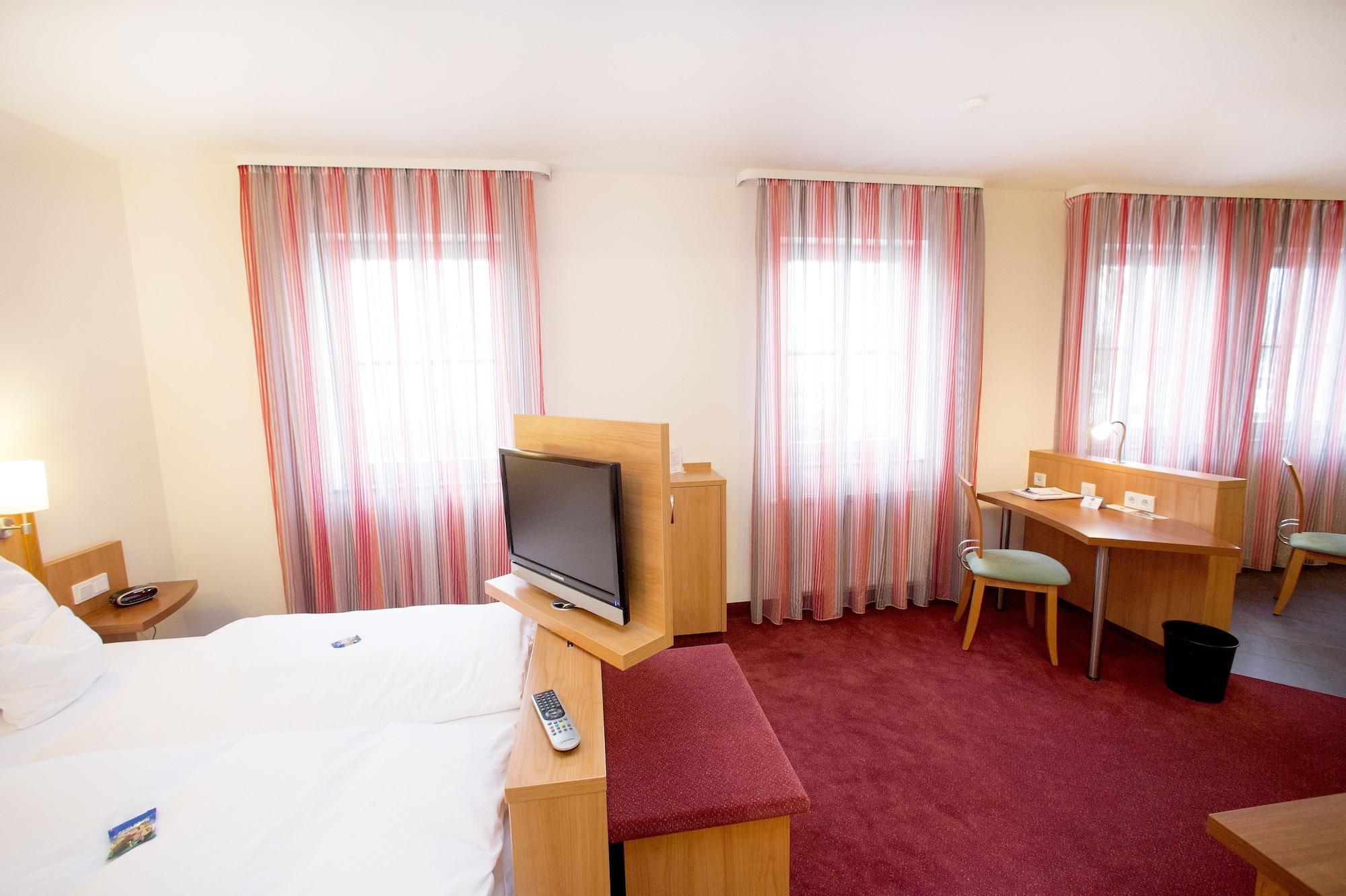 Hotel Weisses Lamm ファイツヘーヒハイム エクステリア 写真