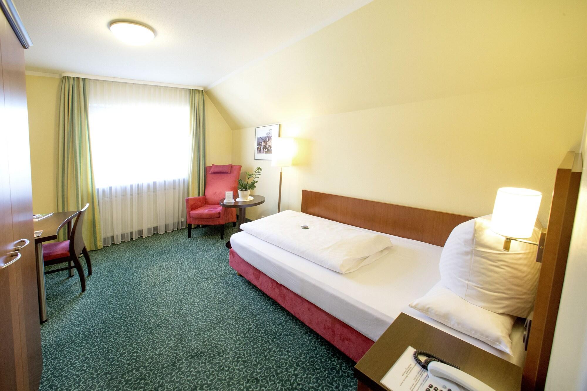 Hotel Weisses Lamm ファイツヘーヒハイム エクステリア 写真