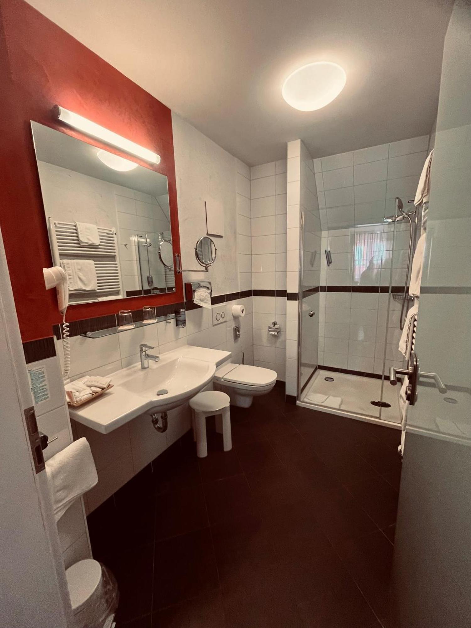 Hotel Weisses Lamm ファイツヘーヒハイム エクステリア 写真