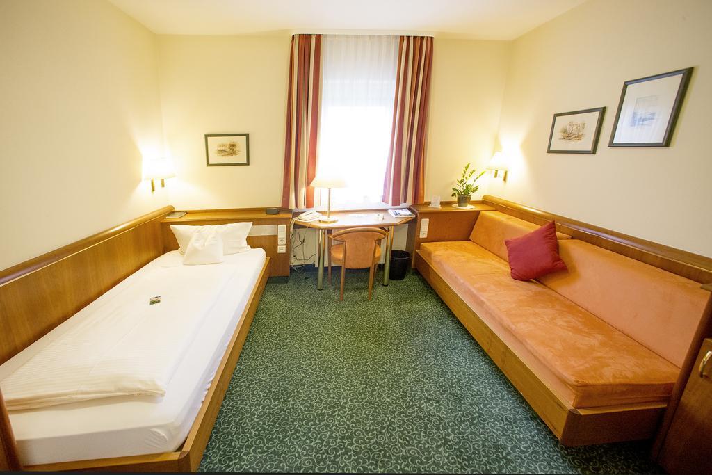 Hotel Weisses Lamm ファイツヘーヒハイム エクステリア 写真