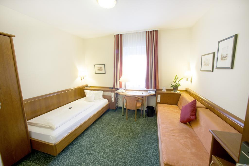 Hotel Weisses Lamm ファイツヘーヒハイム エクステリア 写真