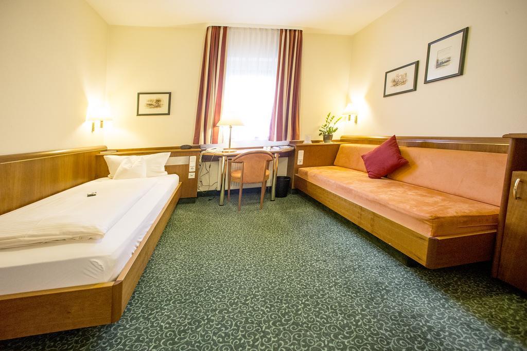 Hotel Weisses Lamm ファイツヘーヒハイム エクステリア 写真