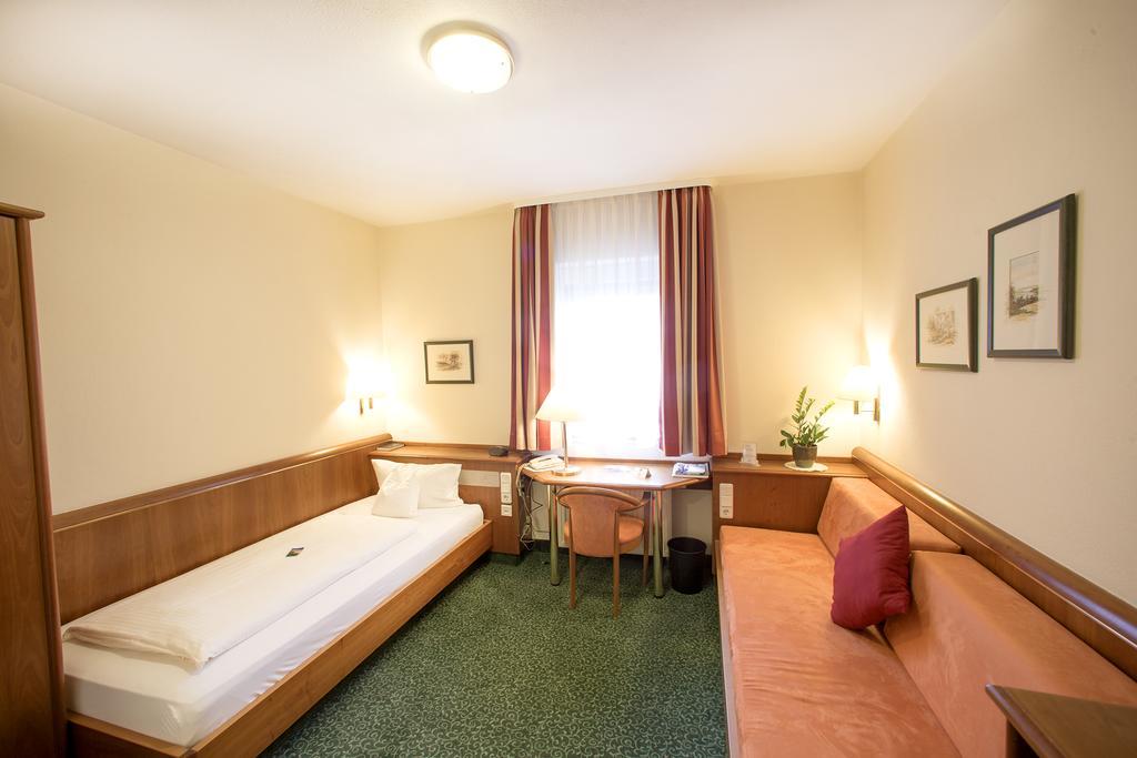 Hotel Weisses Lamm ファイツヘーヒハイム エクステリア 写真