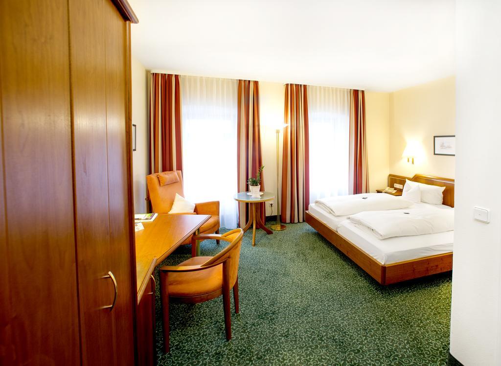 Hotel Weisses Lamm ファイツヘーヒハイム エクステリア 写真