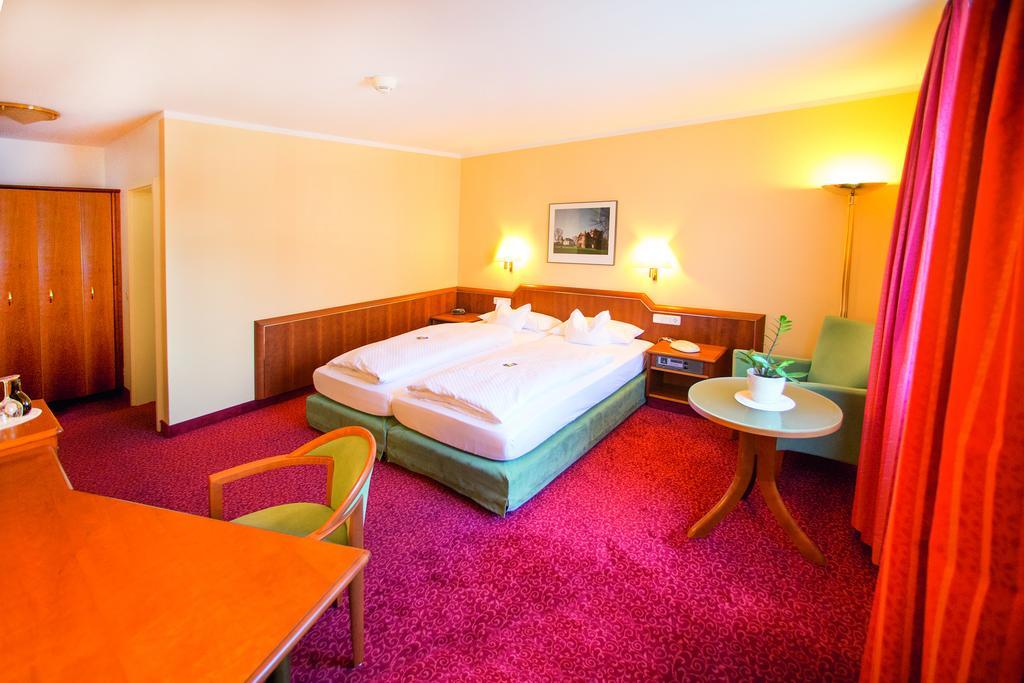 Hotel Weisses Lamm ファイツヘーヒハイム エクステリア 写真