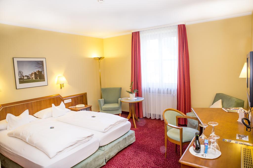 Hotel Weisses Lamm ファイツヘーヒハイム エクステリア 写真