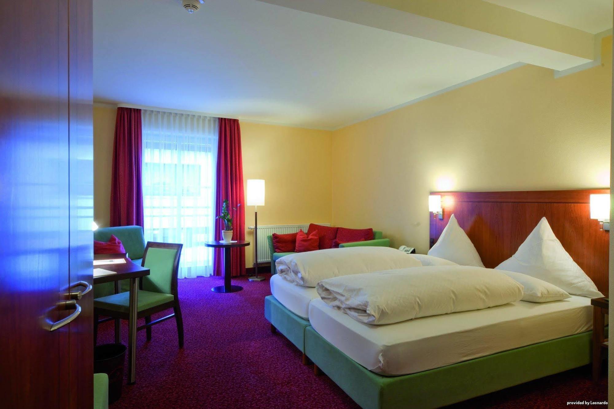 Hotel Weisses Lamm ファイツヘーヒハイム エクステリア 写真