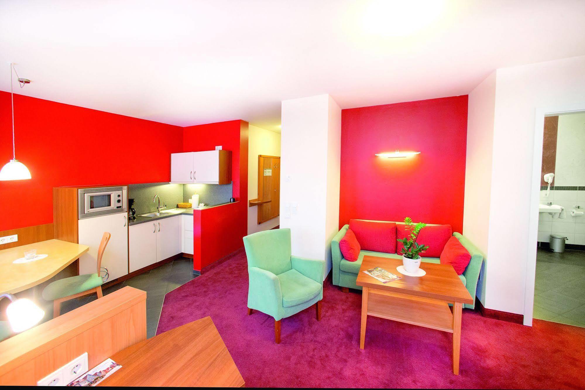Hotel Weisses Lamm ファイツヘーヒハイム エクステリア 写真