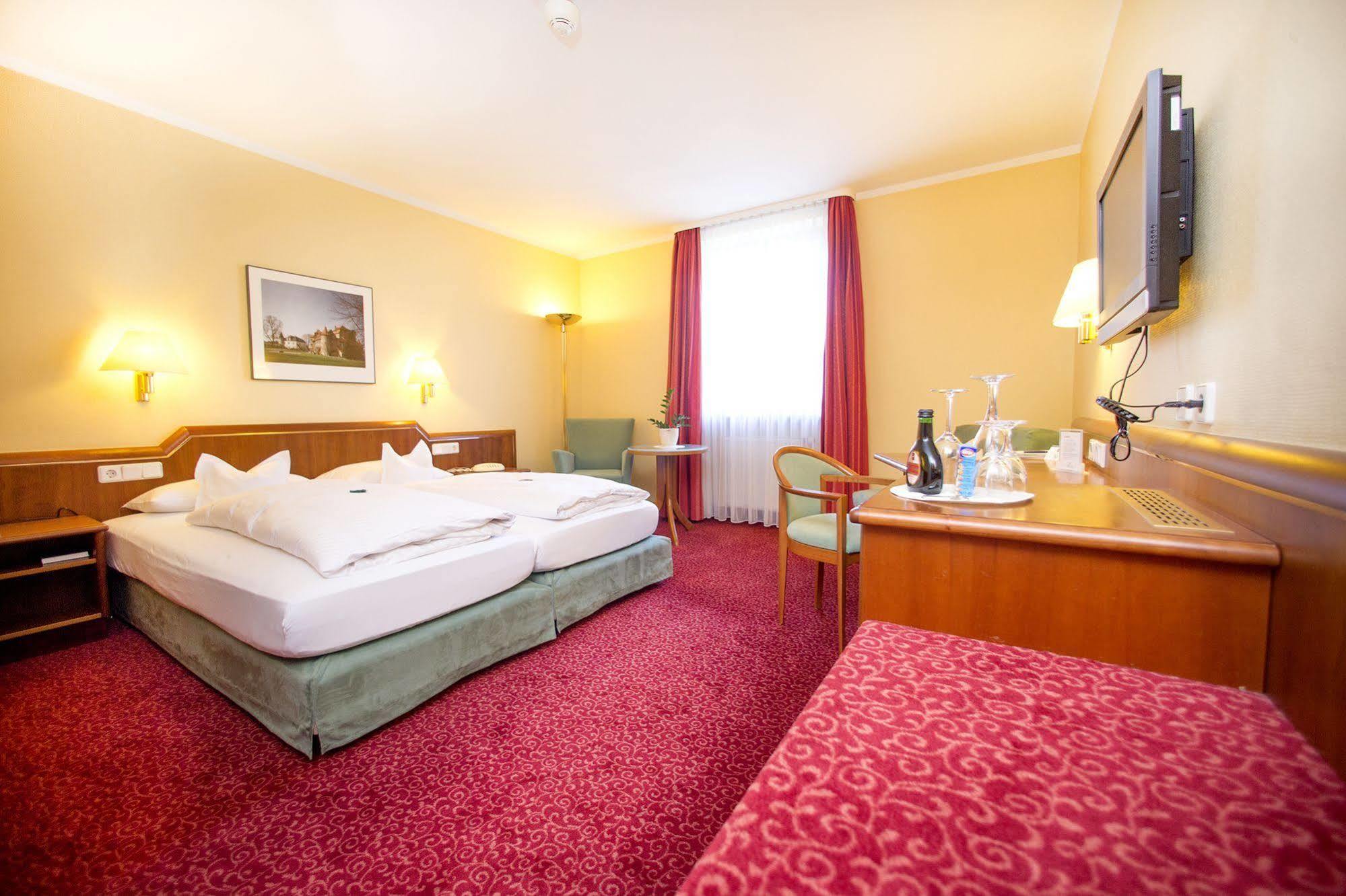 Hotel Weisses Lamm ファイツヘーヒハイム エクステリア 写真