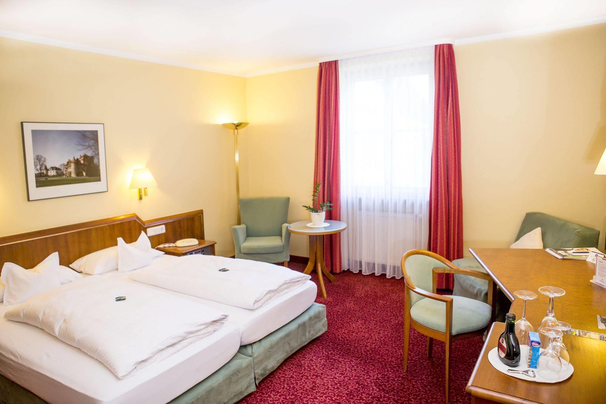 Hotel Weisses Lamm ファイツヘーヒハイム エクステリア 写真